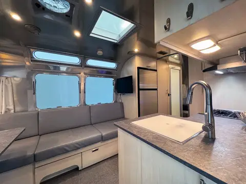 2021 Airstream Flying Cloud 25FB — photo 3