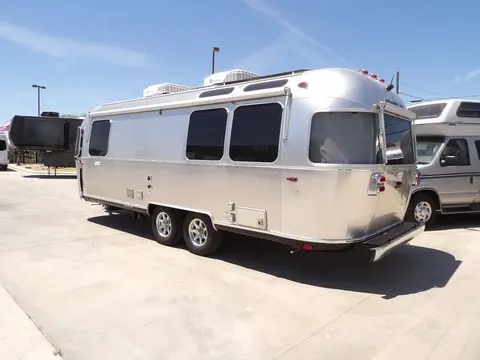 2025 Airstream Flying Cloud 25FB — photo 5