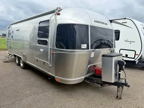 2022 Airstream Flying Cloud 27FB Twin — photo 1