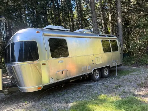 2021 Airstream Flying Cloud Twin — photo 3