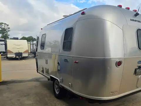 2022 Airstream Bambi 19CB — photo 3