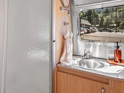 2019 Airstream Flying Cloud cch 23 ft — photo 5