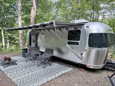 2023 Airstream Globetrotter 27FB Queen — photo 1