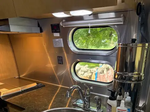 2016 Airstream Flying Cloud — photo 4