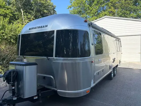 2023 Airstream International Ocean Breeze 27FBT twin — photo 1