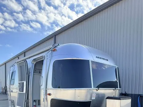 2020 Airstream Bambi 19CB — photo 1