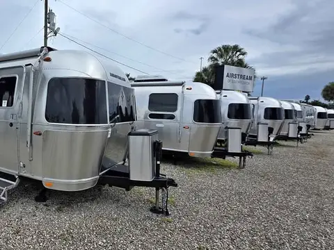 2022 Airstream Flying Cloud 28RB — photo 1