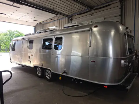 2019 Airstream Classic 33FB Q — photo 3