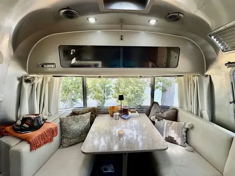 2017 Airstream International Signature Christopher Deam edition; 25 queen bed — photo 3