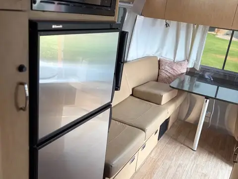 2016 Airstream Flying Cloud 26 ft 26 ft — photo 3