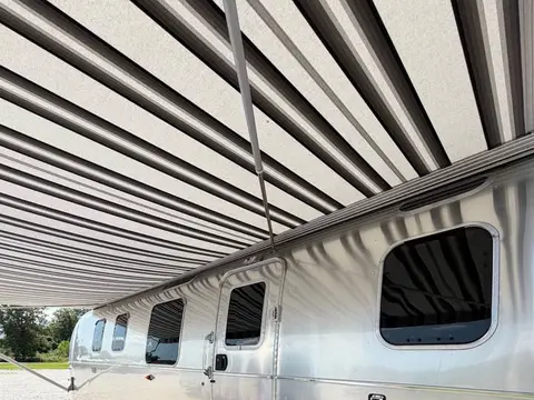 2025 Airstream Classic 33FB — photo 4