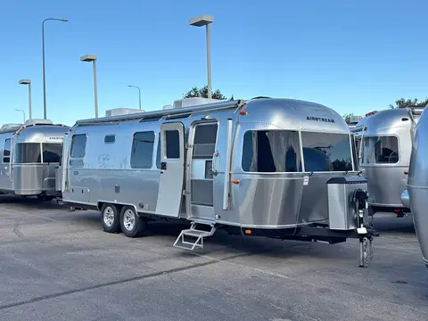 2027 Airstream Classic 28RT — photo 1