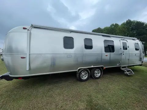 2023 Airstream Classic — photo 4