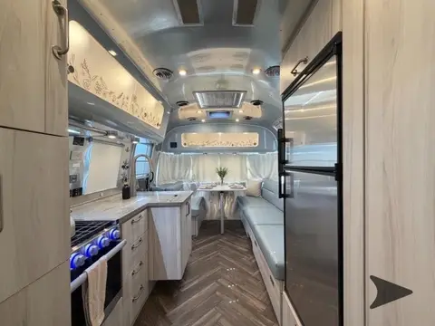 2021 Airstream International 27FB — photo 4