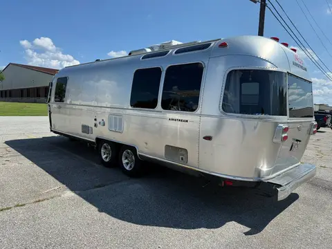 2010 Airstream Flying Cloud 27FB; — photo 5