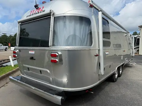 2023 Airstream International 30RBT — photo 4