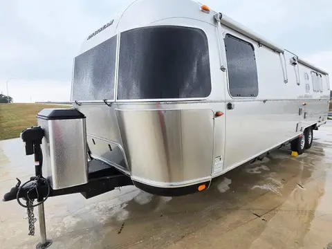 2026 Airstream Classic 33FB — photo 5
