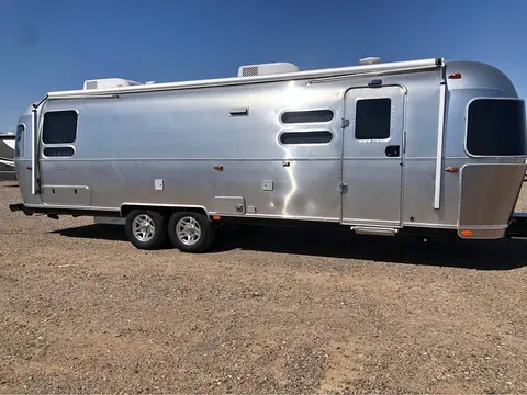 2024 Airstream Globetrotter 30RB Twin — photo 1