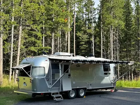 2021 Airstream Globetrotter 27 ft — photo 2