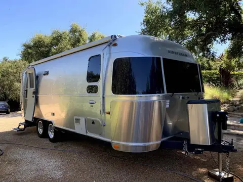 2014 Airstream International Signature 25 ft — photo 2