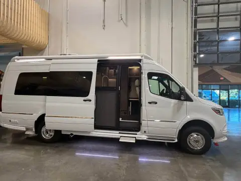 2023 Airstream Interstate 24GT — photo 3