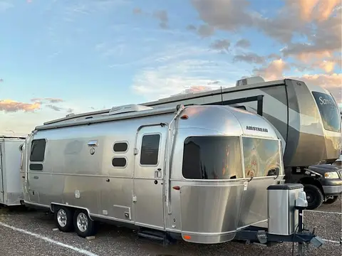 2016 Airstream Flying Cloud 25RB Twin — photo 2