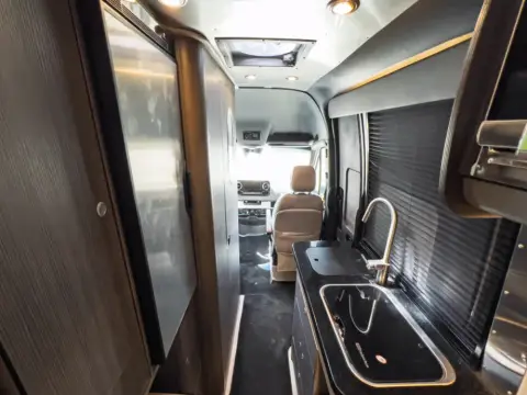2023 Airstream Interstate M 19 4X4 — photo 5