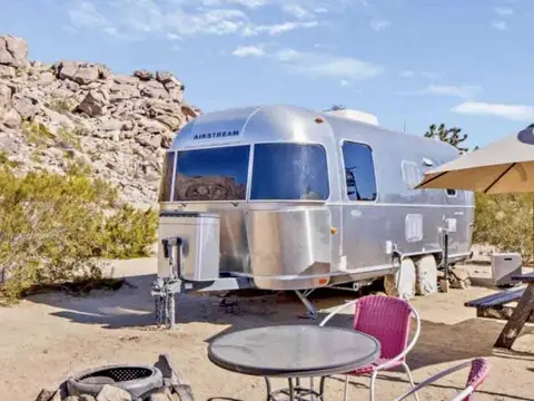2010 Airstream Flying Cloud 23FB — photo 1