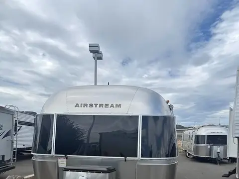 2019 Airstream International Serenity 30RB Twin — photo 1