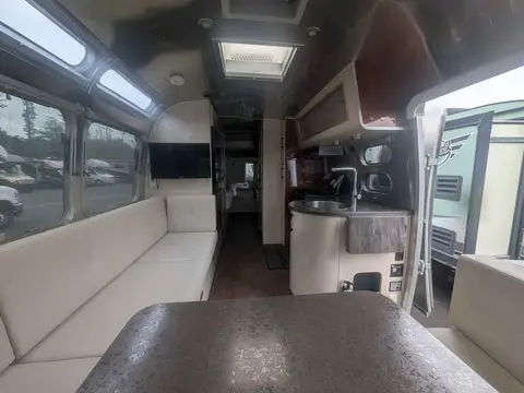 2019 Airstream International Serenity 25FB — photo 3