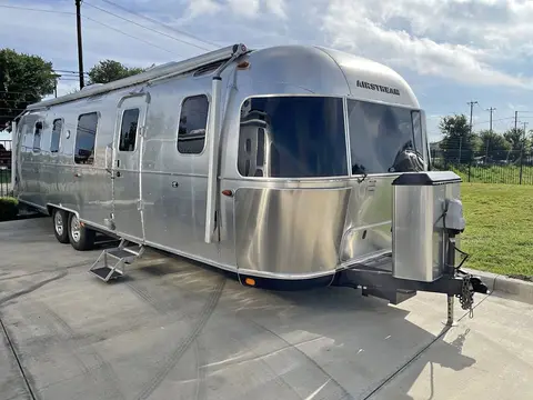 2020 Airstream Classic — photo 1