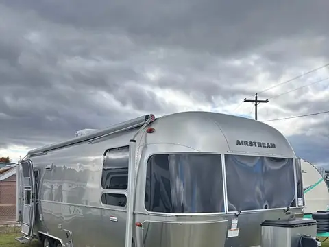 2025 Airstream International 27FB Queen — photo 1