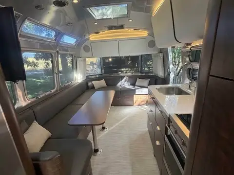 2022 Airstream Globetrotter 30RB Queen — photo 4