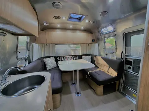 2020 Airstream Flying Cloud 26RB — photo 3