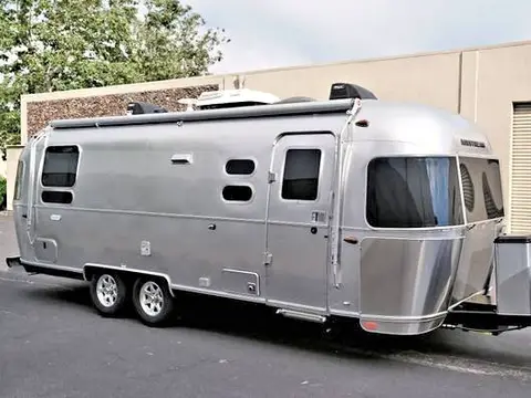 2022 Airstream Flying Cloud 25RB Twin — photo 1