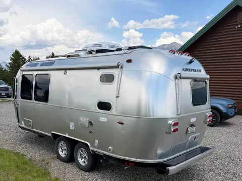 2022 Airstream Flying Cloud — photo 3