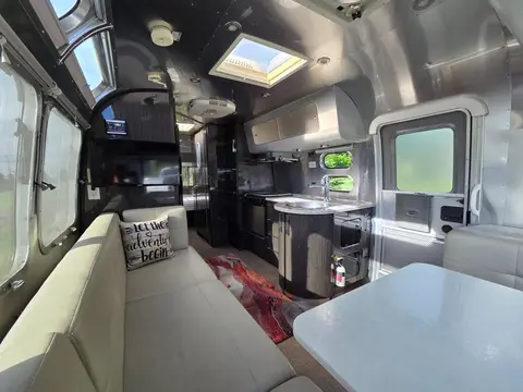 2014 Airstream International Signature — photo 4