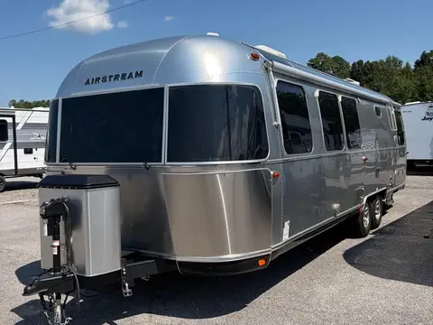 2024 Airstream Classic 30RBT — photo 2
