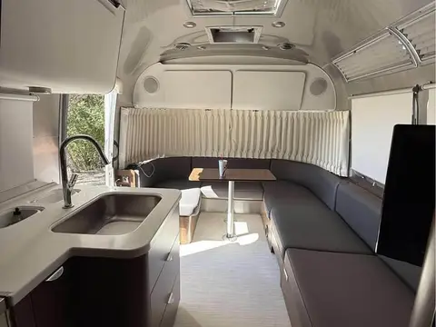 2021 Airstream Globetrotter 25FB — photo 5