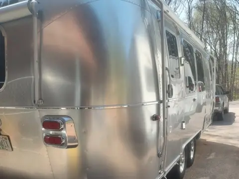 2025 Airstream Flying Cloud 23FB — photo 2