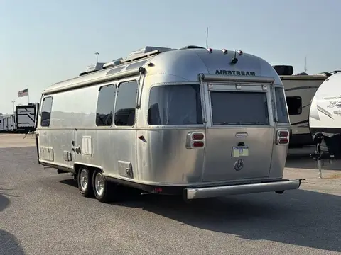 2020 Airstream International Serenity 27FB Twin — photo 4
