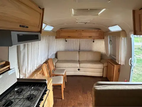2009 Airstream Classic 34 ft — photo 2