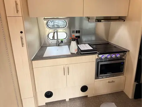 2023 Airstream Flying Cloud 23FB — photo 5