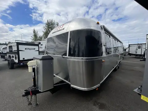 2017 Airstream Classic 30 — photo 5