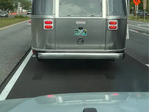 2022 Airstream International — photo 2