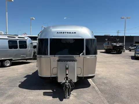2026 Airstream Classic 33FB — photo 3
