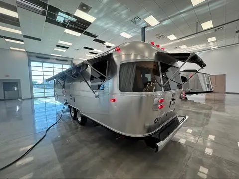 2026 Airstream Globetrotter 30RBQ — photo 3