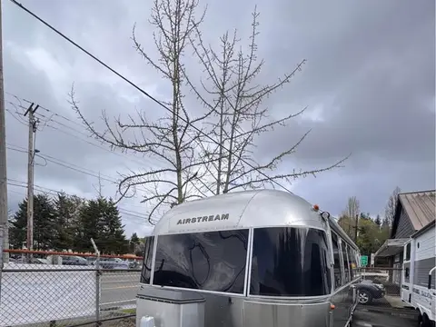2016 Airstream Classic 30 — photo 2