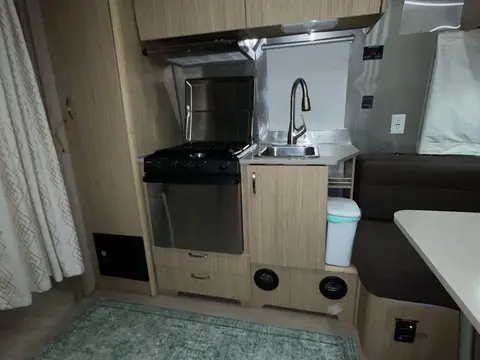 2018 Airstream Flying Cloud 19CB — photo 5