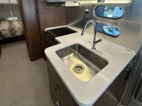 2019 Airstream Globetrotter 25FB — photo 5